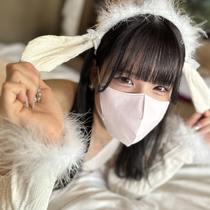 FC2-PPV-4979694 【素人・個撮】コンカフェ嬢(20歳)がバニー姿でオジサンに全力ご奉仕ハメ撮り♥