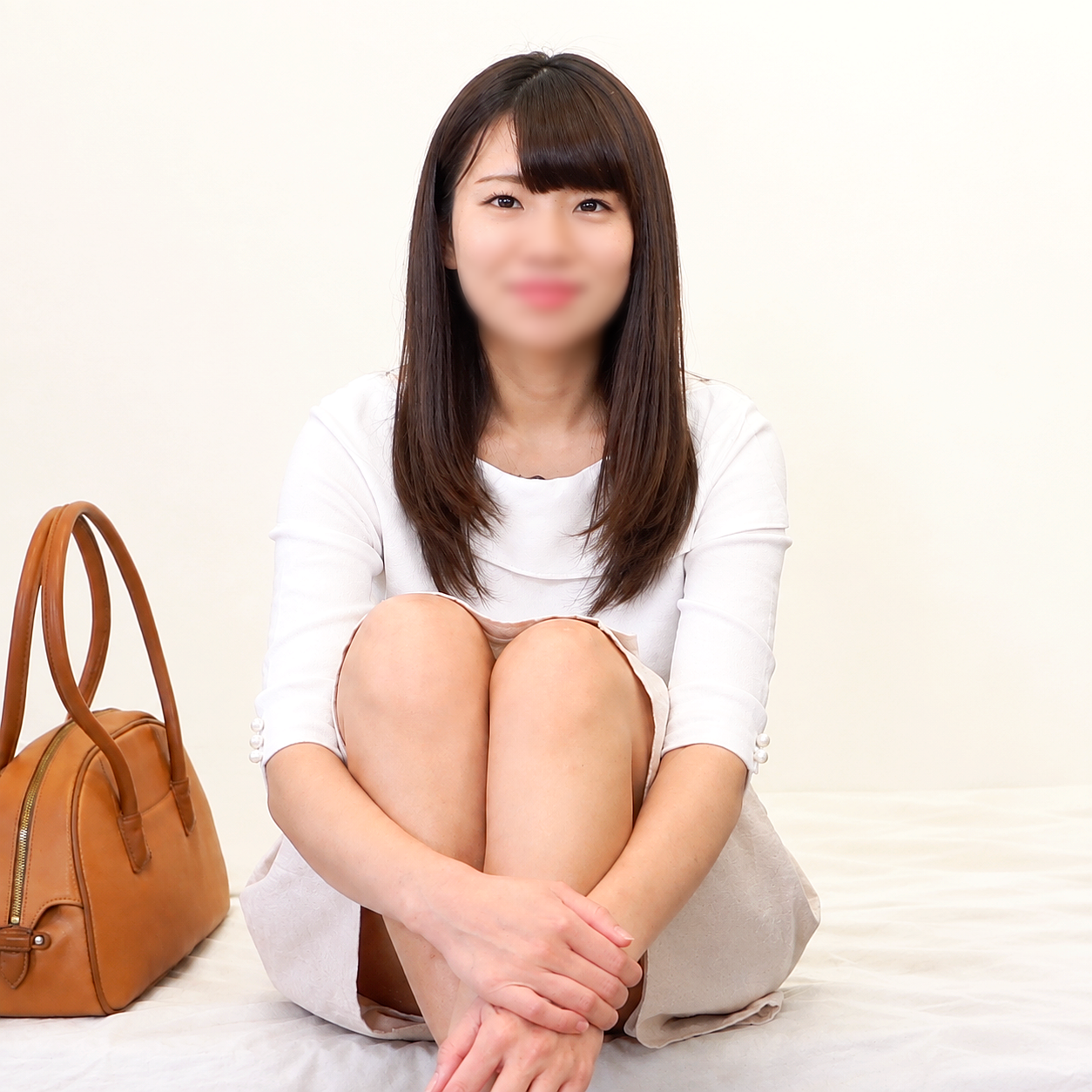 FC2-PPV-4982637 見るからにエッチ経験少ないのがわかる清楚女シ大生(20) 友達と一線を越えて筆おろし。思いのほかデカチンでメスとなり、中出しまで騎乗位で腰振りっぱなし♥