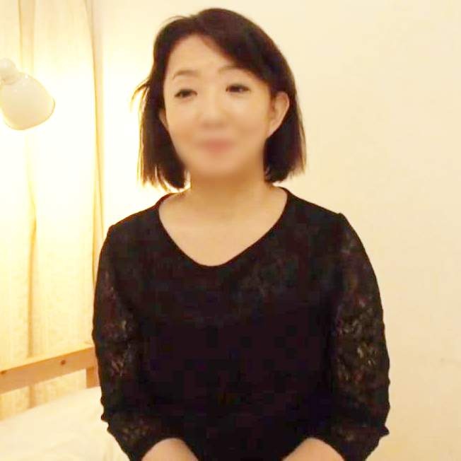 FC2-PPV-4982819 《人妻》下着に収まりきらない濃いぃマン毛・Eカップボディを持つ清楚な52歳・人妻◆フェラ・パイズリご奉仕！自宅でスリルあるハメ撮りセックス！