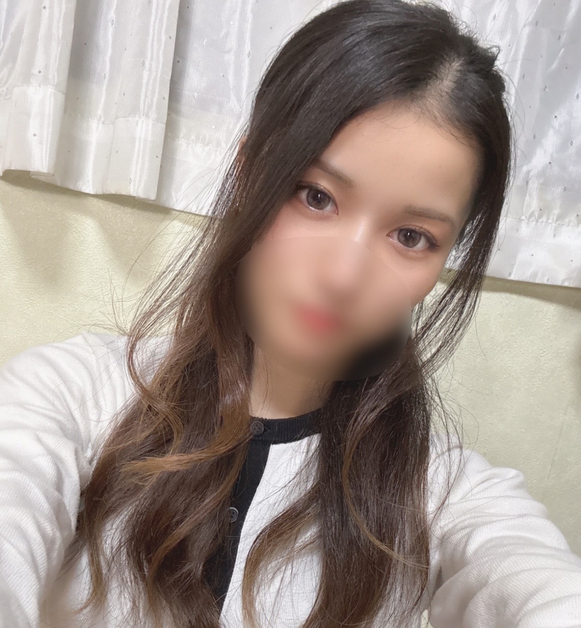 FC2-PPV-4983378 【完全素人】スレンダー美人中出しハメ。レビュー特典必須→ビ※/クを使用して巨根チンポで何度も悶絶させまくって大量顔射ハメ。