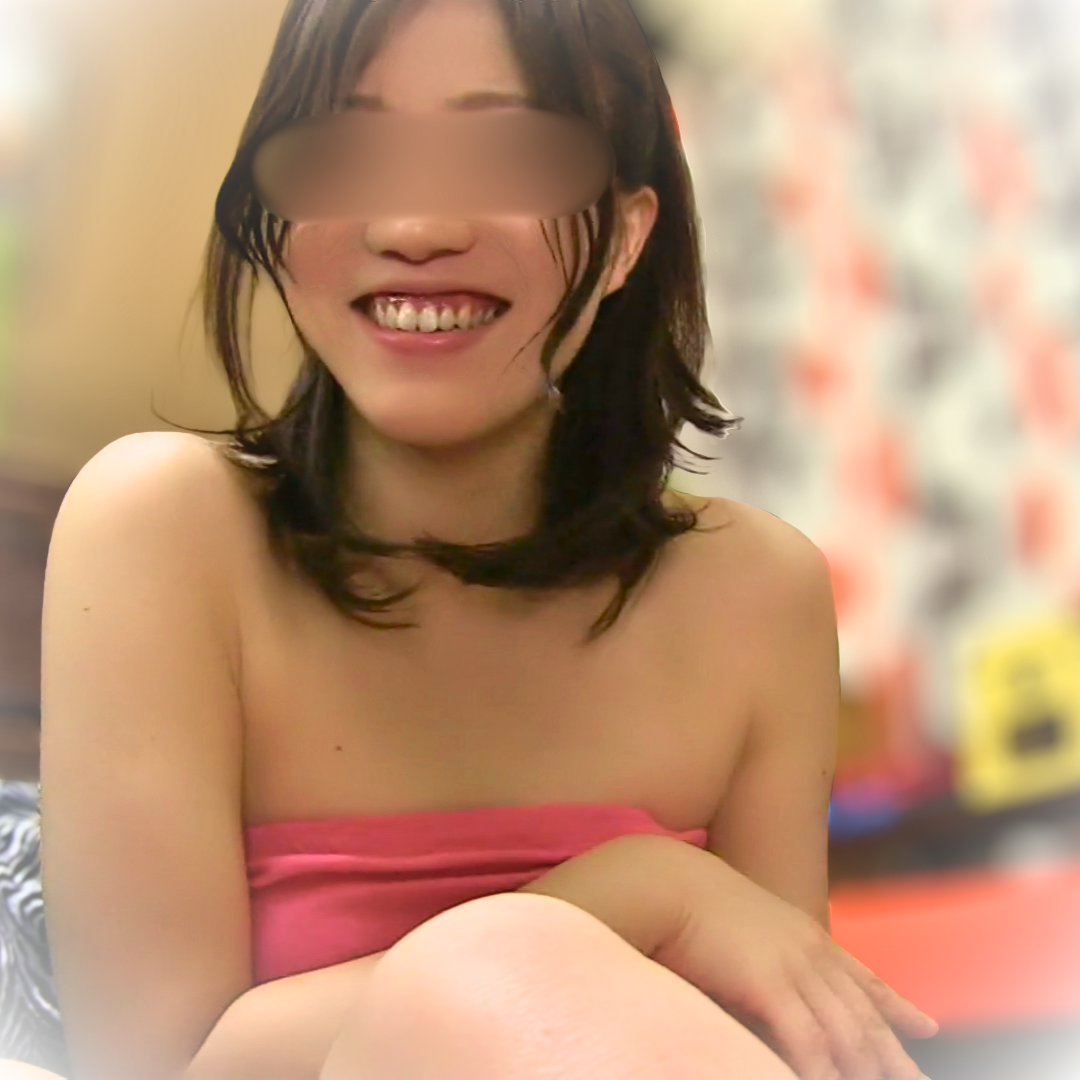 FC2-PPV-4983795 ※先着980pt　『１９歳』乳首だけで潮吹いちゃう敏感過ぎる若妻。初めて旦那以外のチンポしゃぶりそのまま口内射精【素人/顔出し】