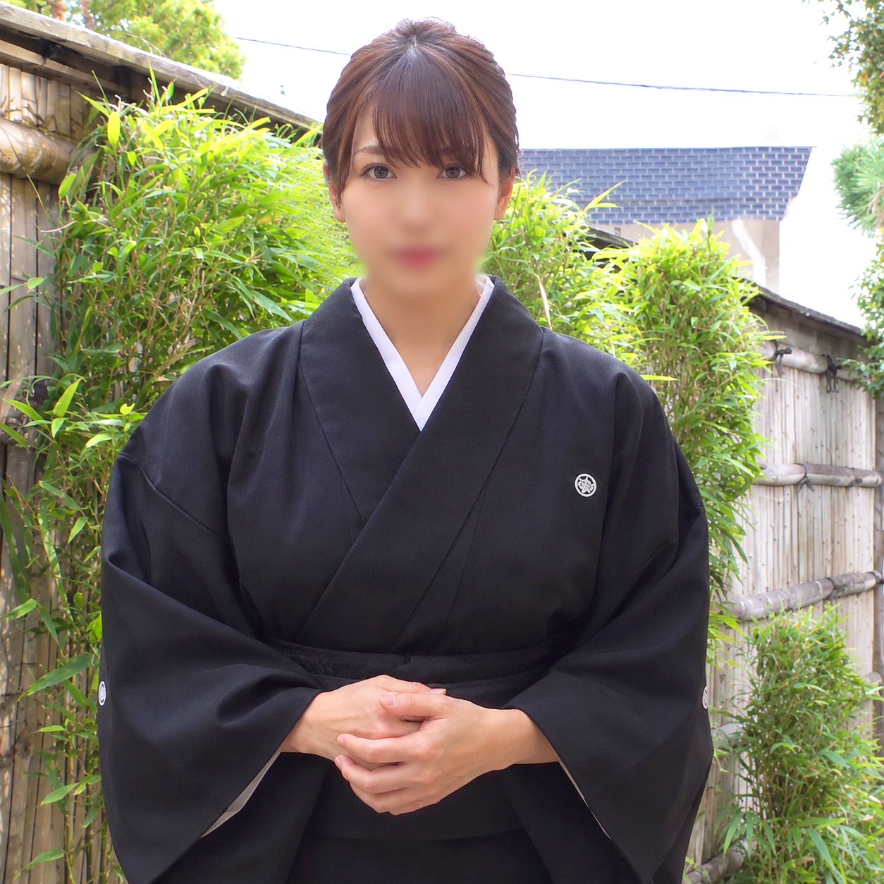 FC2-PPV-4983814 未亡人になって日が浅いのに旦那の友人とセックス。 傷心中で少し優しくされると股を開いてしまう女の性。生中出しを受け入れて妊娠も厭わない。