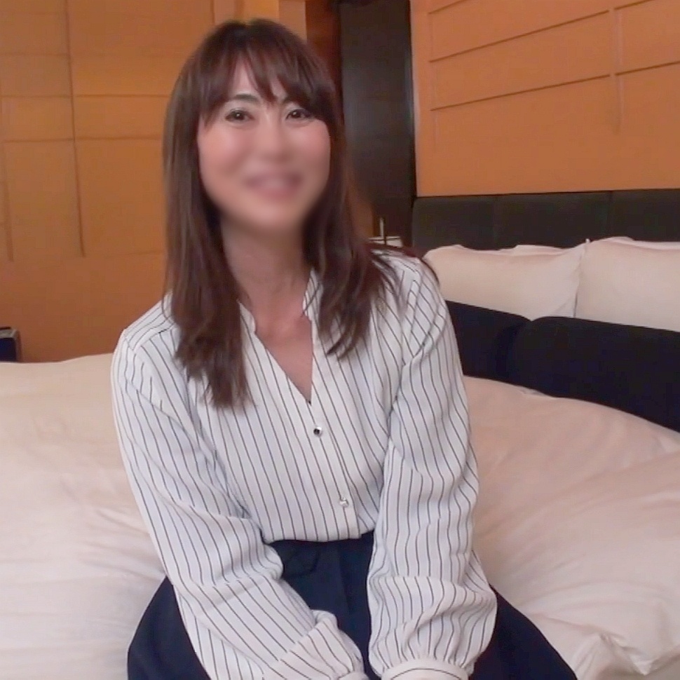FC2-PPV-4986078 ラブホテルという環境で一発興奮頂点に達する変態人妻(42) 公開オナニーで潮吹き、不倫中出しを受け止めて脳とろけ顔になったハメ撮り。