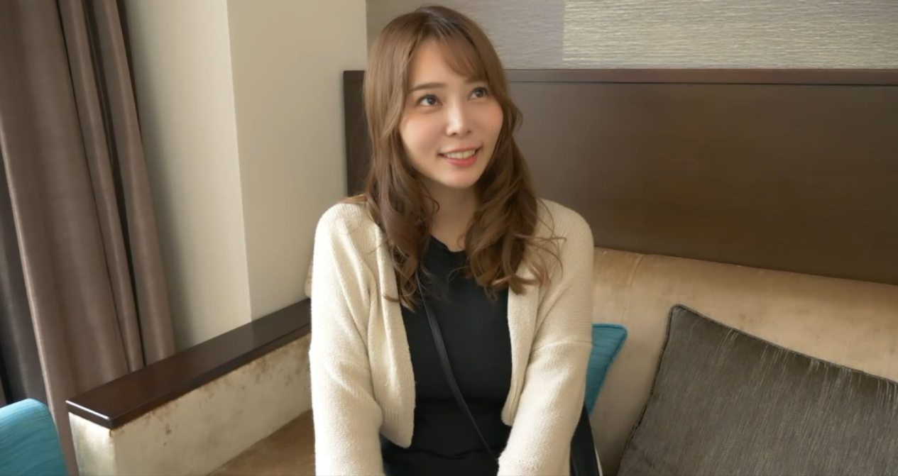 FC2-PPV-4989578 素人妻3人収録　近所の人妻たちの淫乱SEX姿　その1