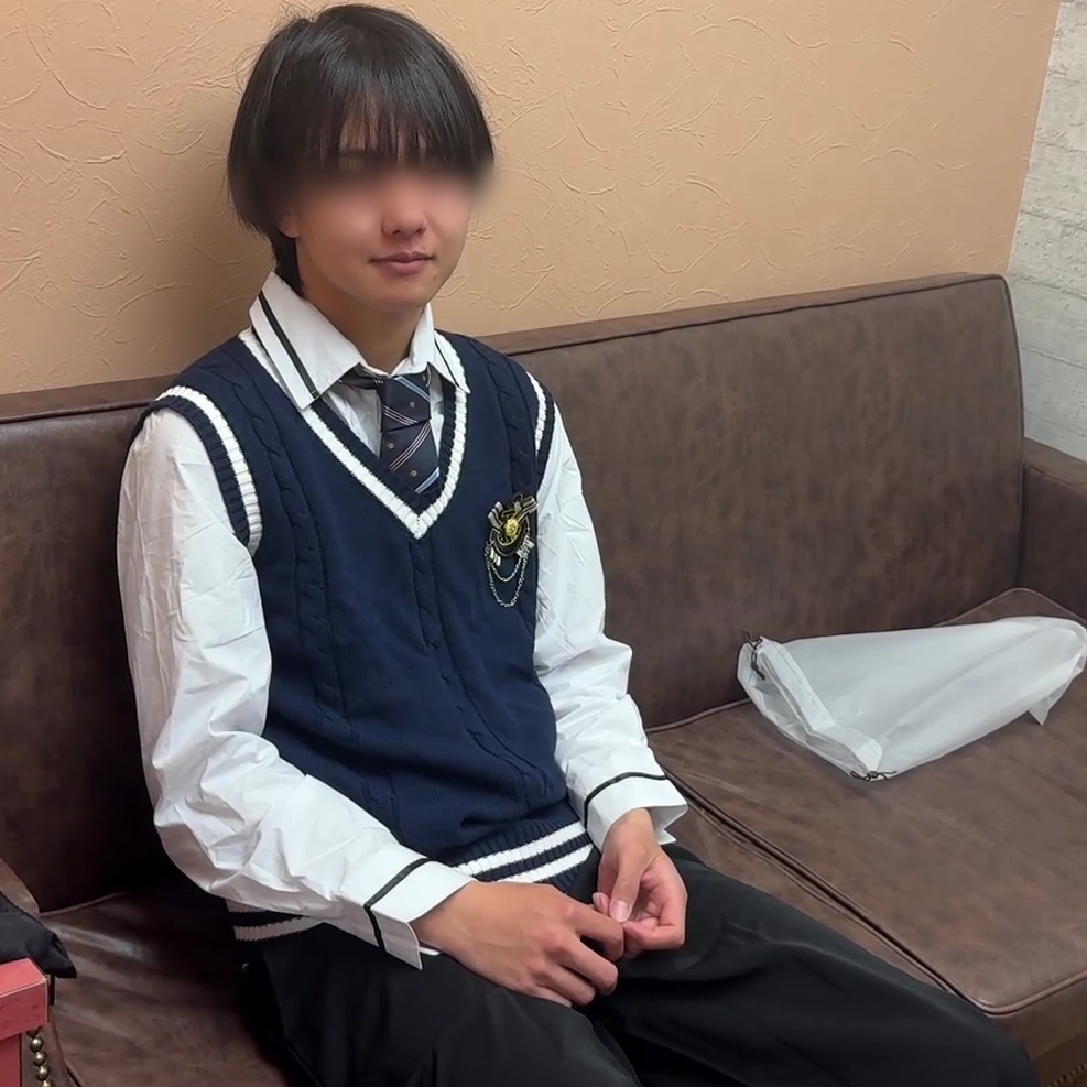FC2-PPV-4989609 ぴちぴち１８歳　今春から１年生！！　制服姿で登場！！